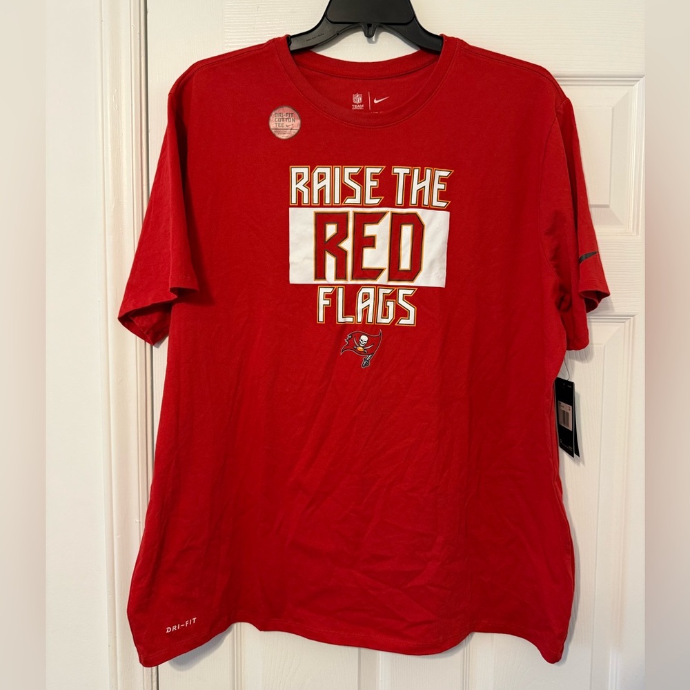 Nike Tampa Bay Buccaneers t-shirt. Size XXL. NWT.